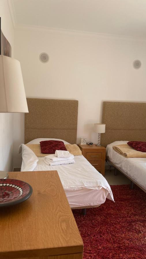 Amazing 2 Bedroom Apartment Near Beach With Pool Lagos Bagian luar foto
