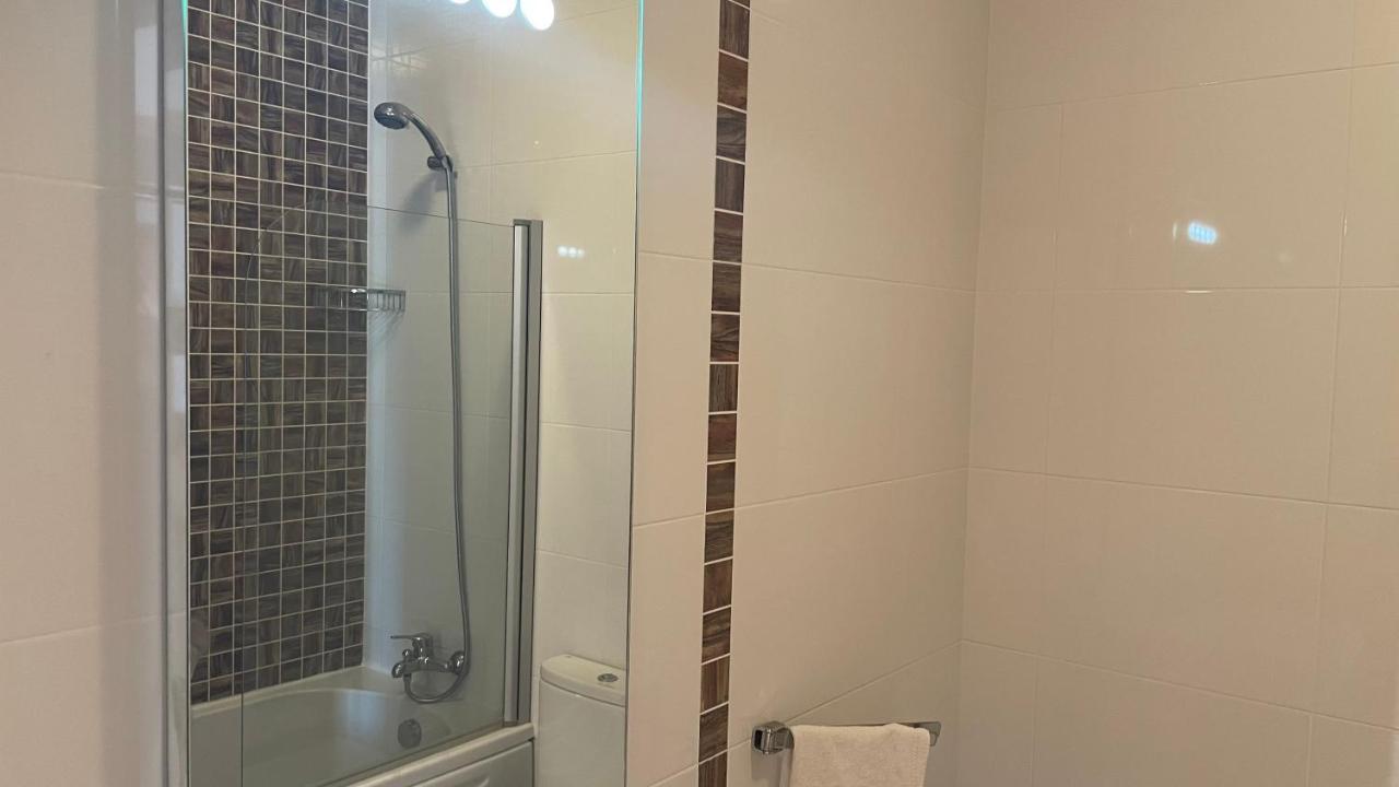 Amazing 2 Bedroom Apartment Near Beach With Pool Lagos Bagian luar foto